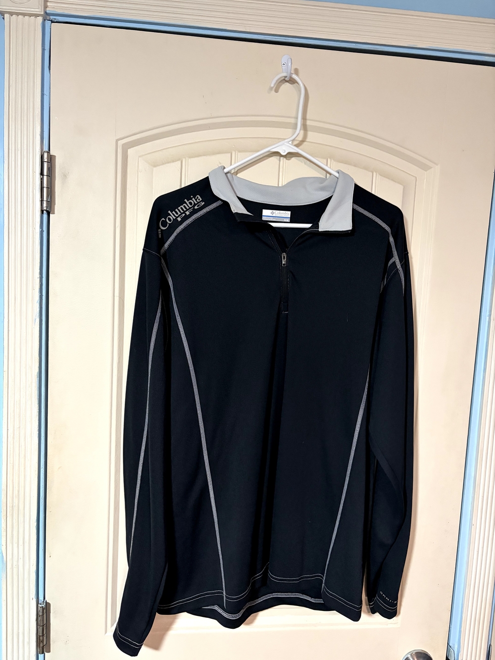 Columbia Men's Black Quarter-Zip Performance Pull Over